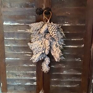 Anthropologie Terrain Snowy Pine Cone Swag